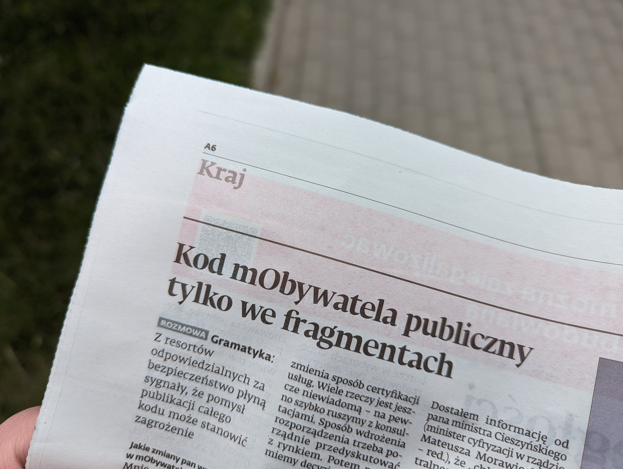 Zdjęcie gazety z omawianym artykułem